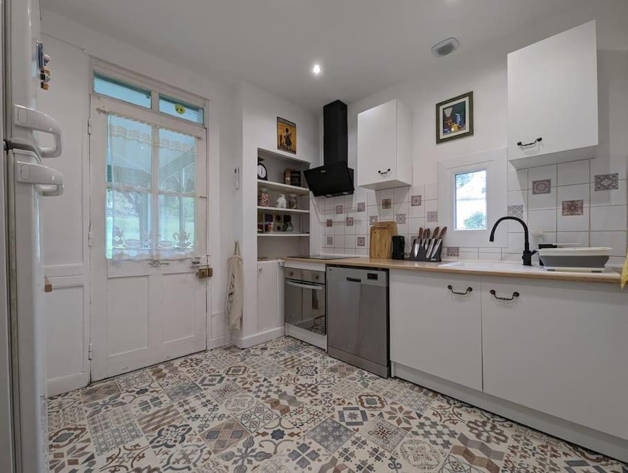 Maison Des Annees 30 - Vic-Sur-Cere - 14 Personnes Exterior foto