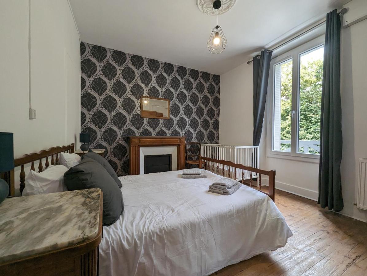 Maison Des Annees 30 - Vic-Sur-Cere - 14 Personnes Exterior foto
